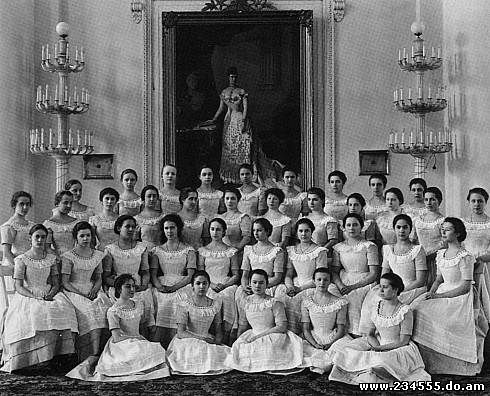 Последний выпуск Смольного Института благородных девиц, 1917 год.