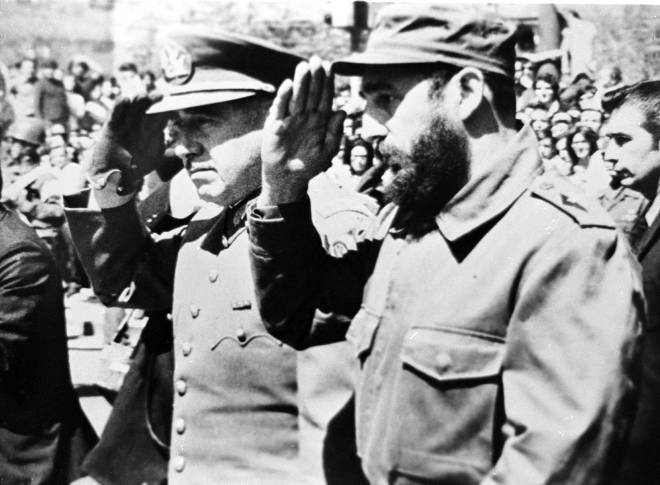 Аугусто Пиночет встречается с Фиделем Кастро будучи еще простым генералом, 1971 год